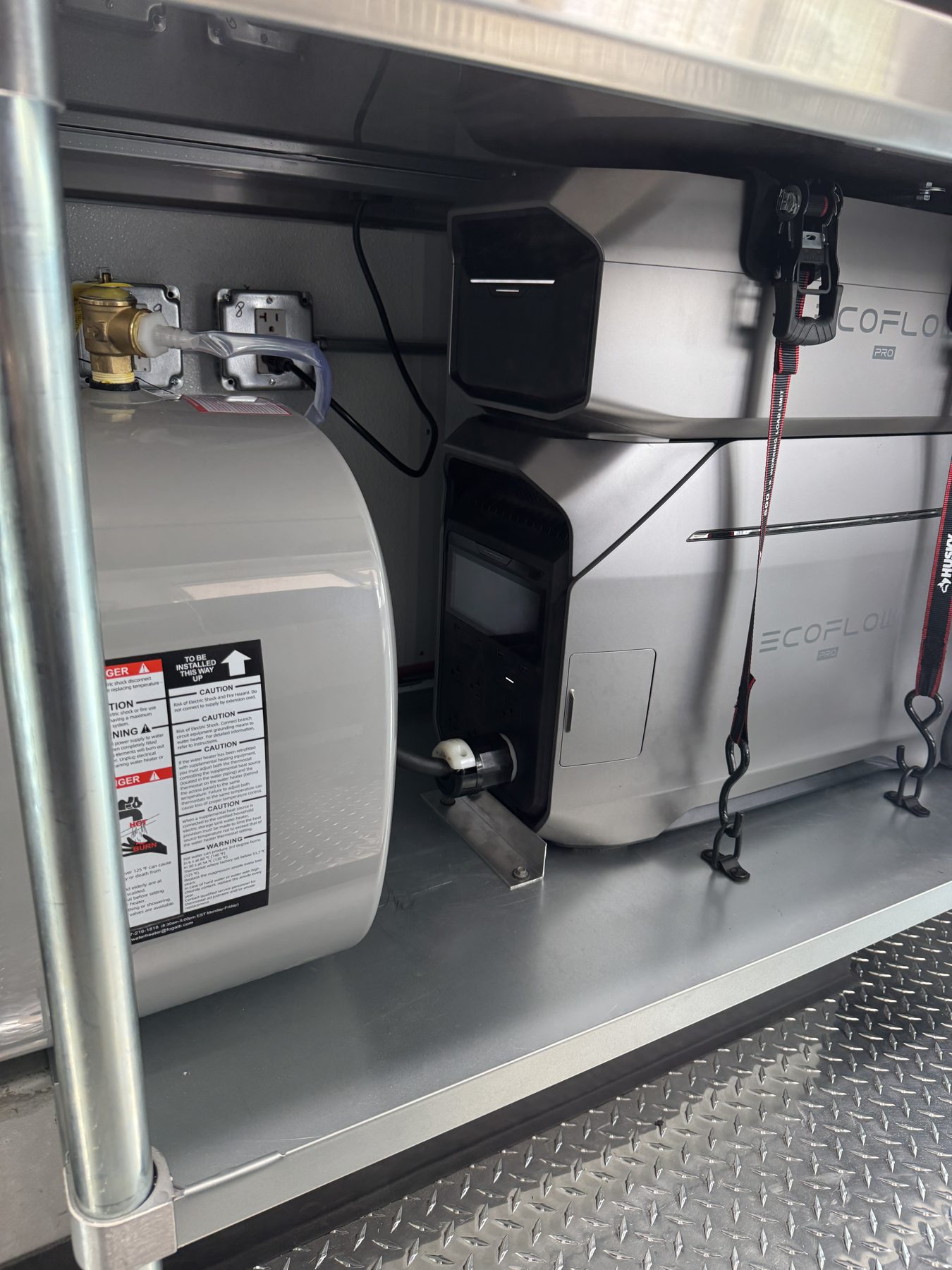 Battery power station and electric water heater under the counter of the boba truck